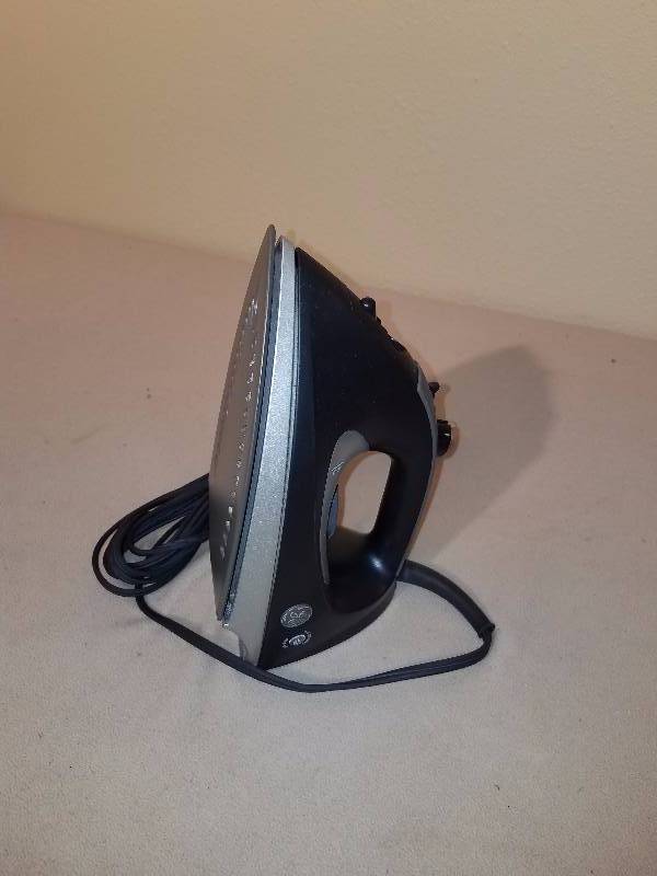 lot 119 image: GE Automatic Flat Iron