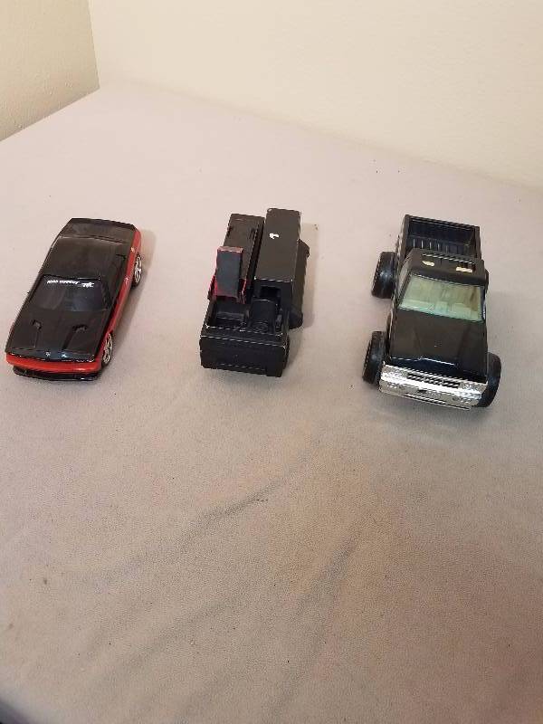 lot 127 image: Lots of Toy Vehicles