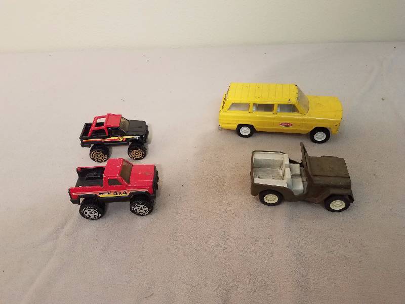 lot 129 image: Lot of Toy Trucks