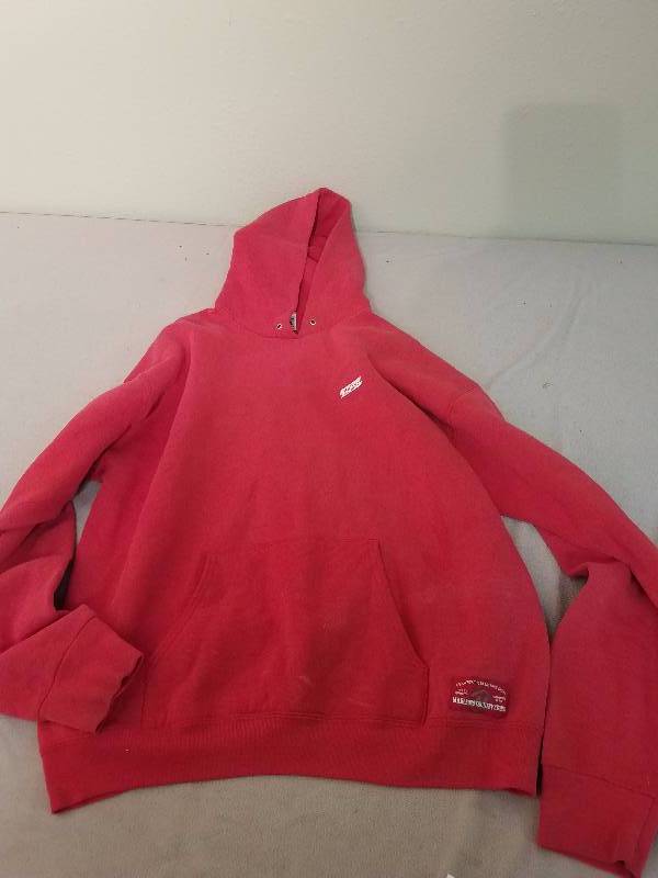 lot 138 image: Mens Marlboro Sweatshirt