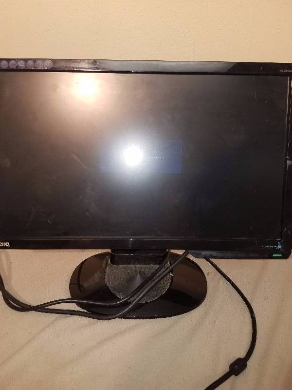 lot 142 image: 17 inch Bend monitor