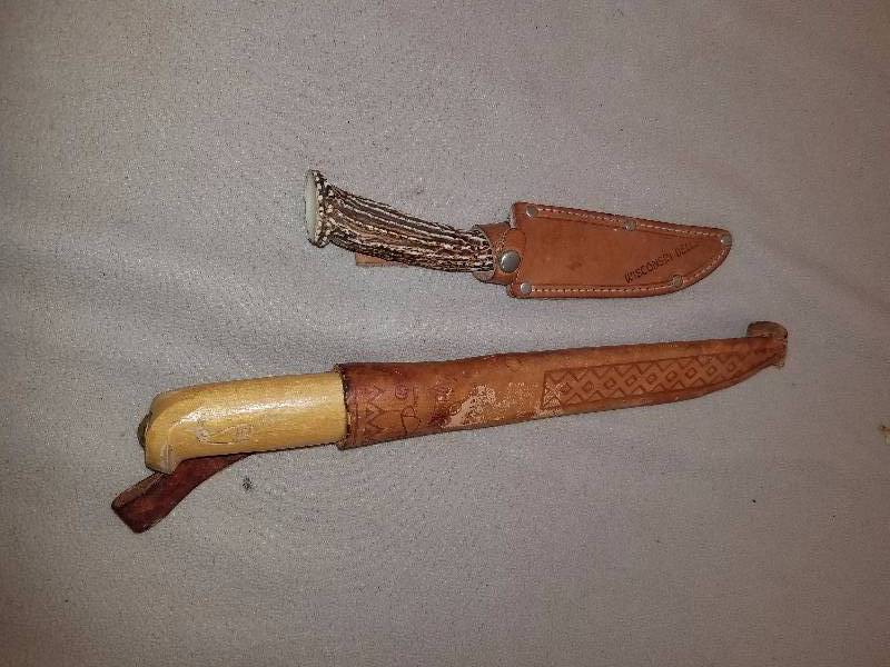 lot 143 image: 2 knife lot
