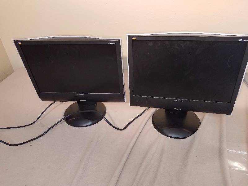 lot 146 image: 2 ViewSonic 19 inch Monitors
