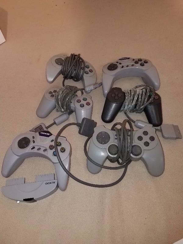 lot 152 image: Mixed Box of PlayStation Controls and Extra