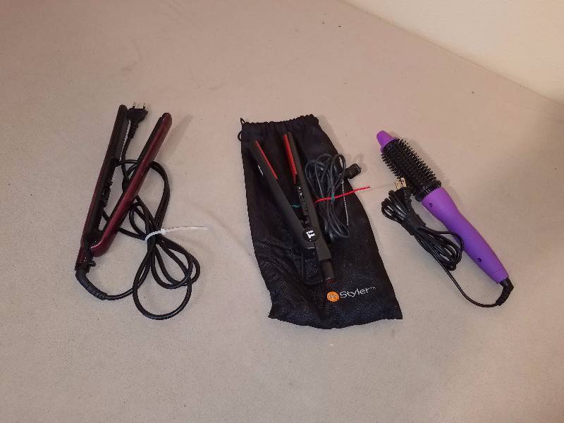 lot 155 image: Mixed Hair Electronics Lot