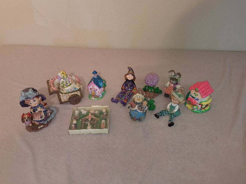 lot 165 image: Dcor Figurine