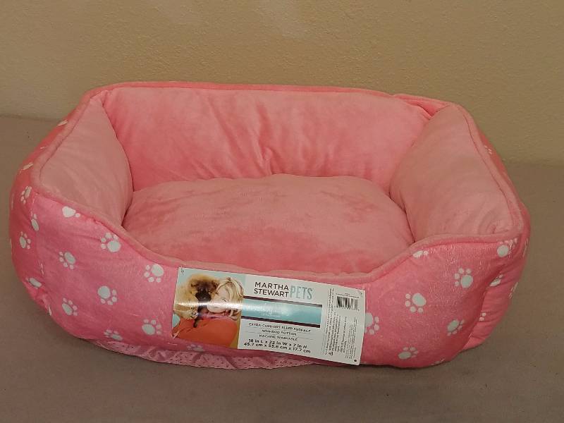 lot 166 image: cat bed new with tags
