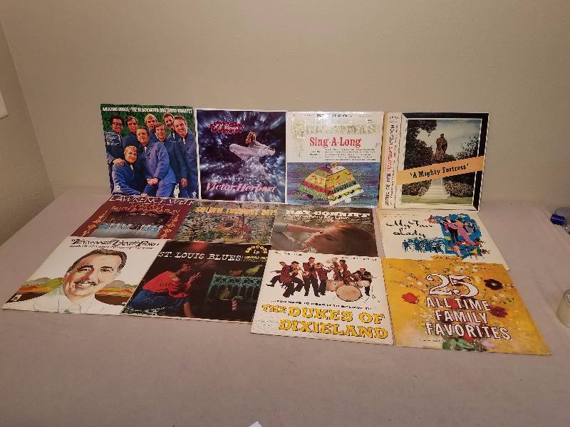 lot 176 image: Lot of 12 Vinyl Records