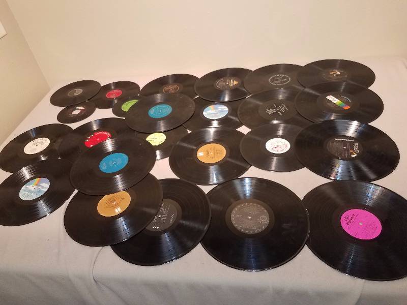 lot 182 image: Lot of 24 Vinyl Records