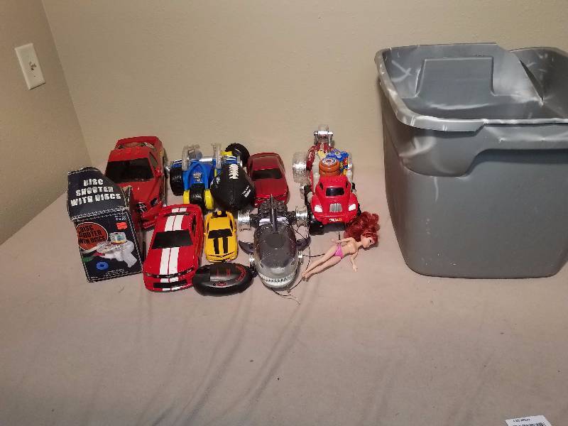 lot 183 image: Disc Shooter With Discs and Tote of Toys