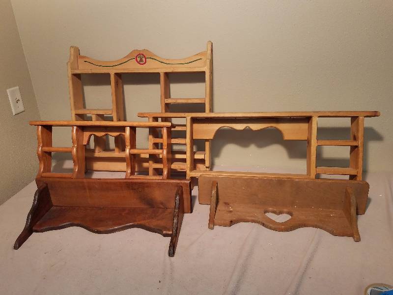 lot 194 image: 5 Wooden Wall Shelves