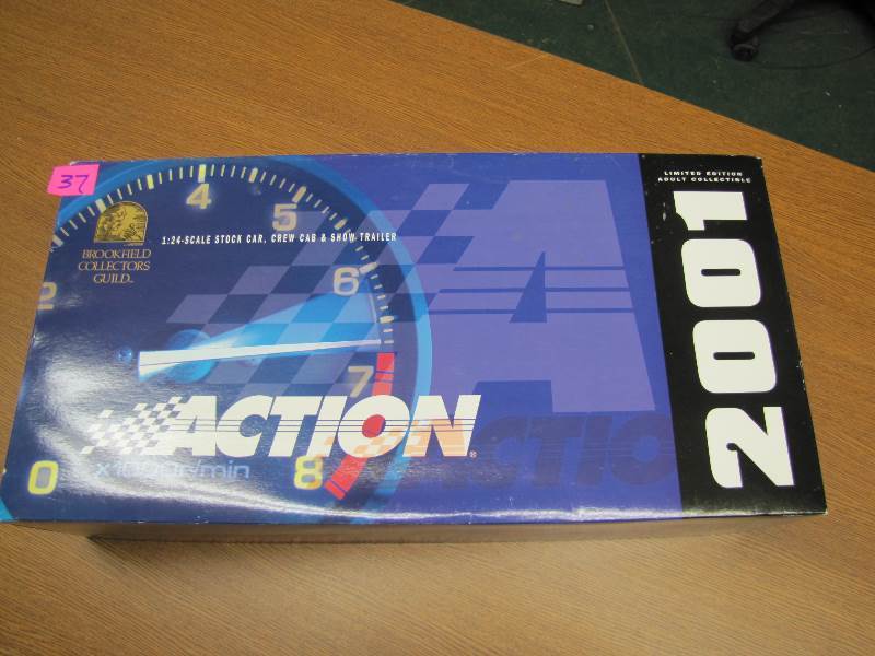124 Die Cast Stock Car, Crew Cab & Show Trailer