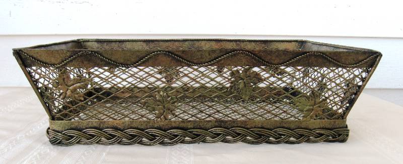 lot 022 image: Wood, Woven. Fabric & Metal Basket Lot