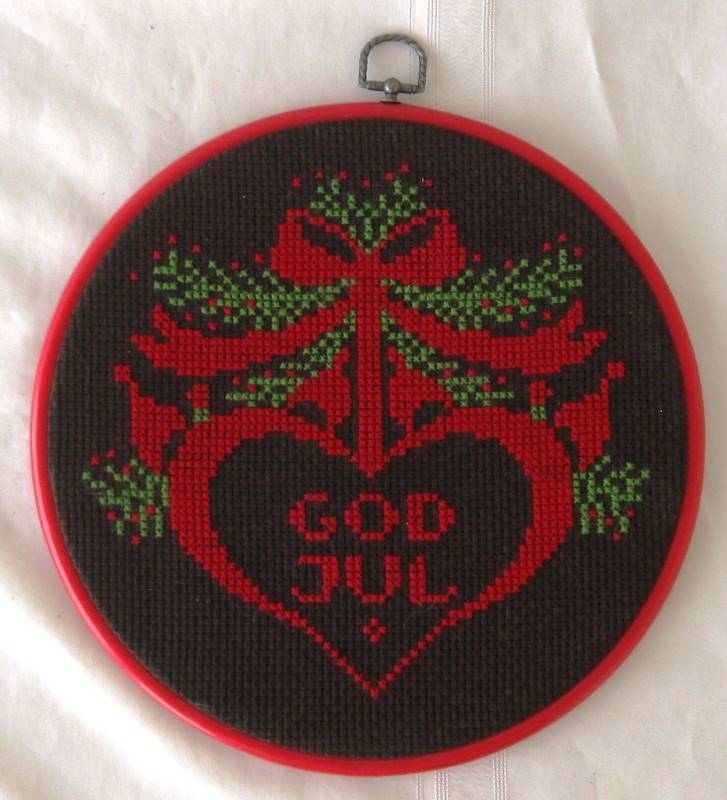 lot 026 image: Traditional Scandinavian Christmas Ornaments  Decor