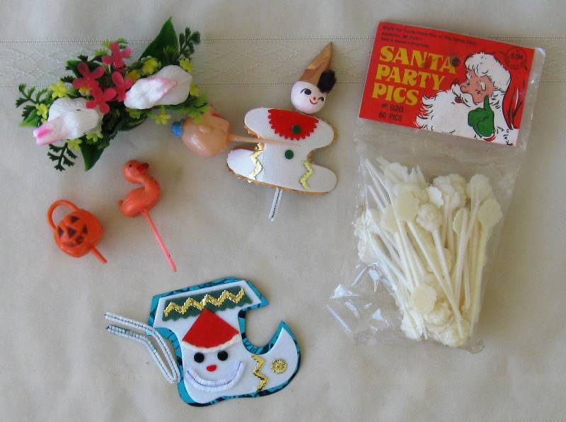 lot 032 image: Large Lot of Vintage & Modern Plastic CakeCupcake Picks  Toppers  Rings  Decor