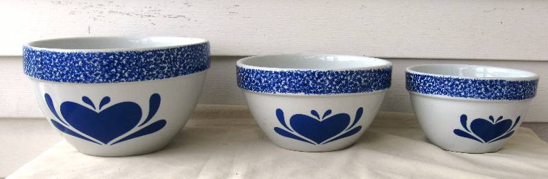 lot 037 image: Pottery Nesting Bowl Set & Art Pottery Dish