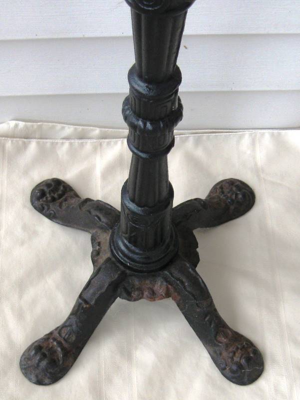 lot 005 image: Vintage Cast Metal & Glass Candy (Gumball) Machine with Stand