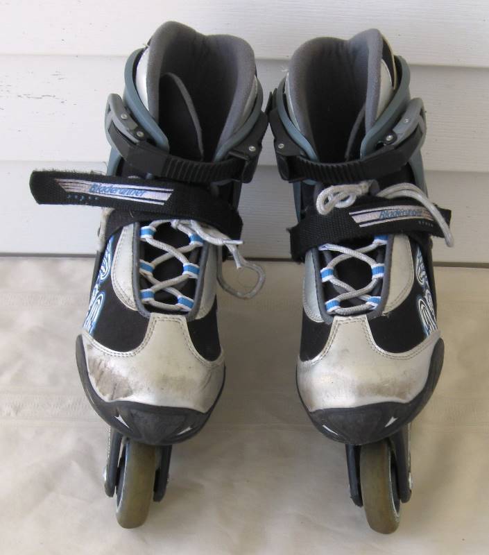lot 007 image: Bladerunner Roller Blades Youth Size 4-7