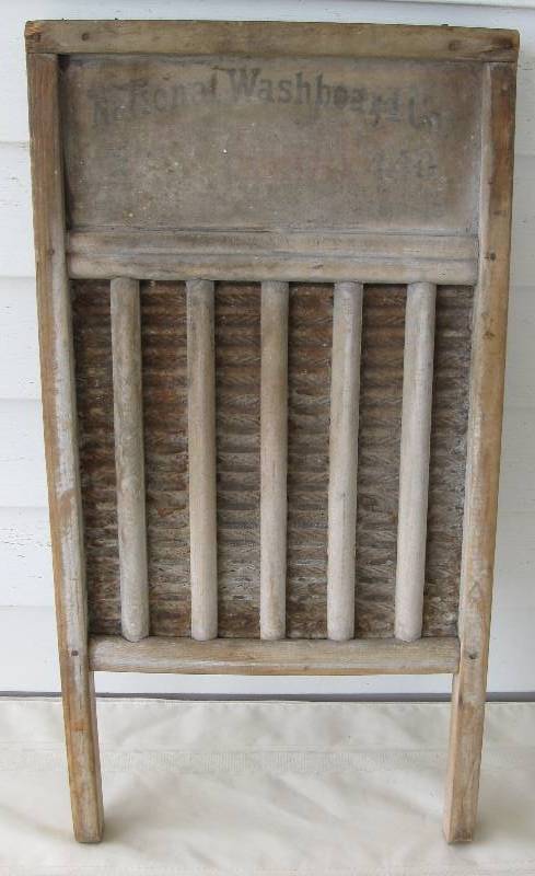 lot 046 image: Antique Metal & Wood Washboard