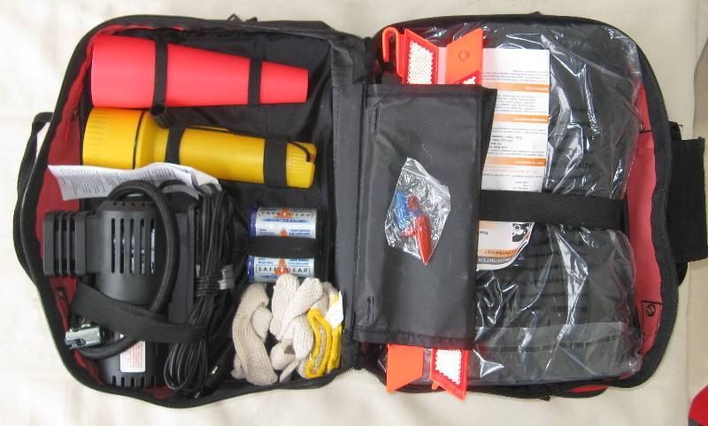 lot 053 image: Auto Rescue  Repair Kit with First Aid Kit