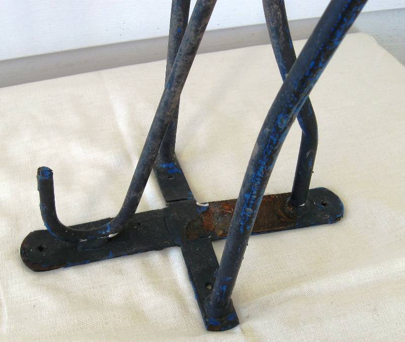lot 050 image: Horse Saddle Rack  Holder  Stubbs, England