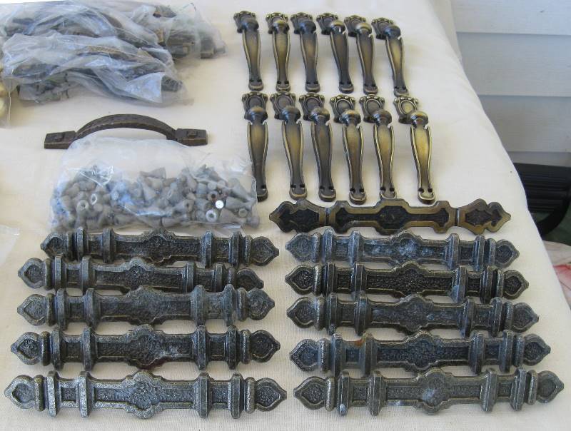 lot 043 image: Vintage Cabinet  Furniture  Drawer Pulls & Hinges