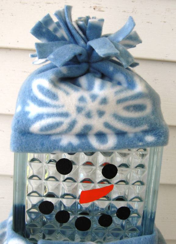 lot 069 image: Glass Block Snowman