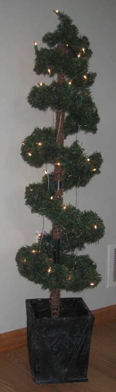 lot 078 image: 2 - 4 foot Pre-Lit TOPIARY TREES