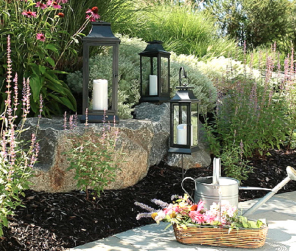 lot 19 image: Luminara 25 Heritage Indoor Outdoor Lantern with Flameless Candle & Remote - BLACK