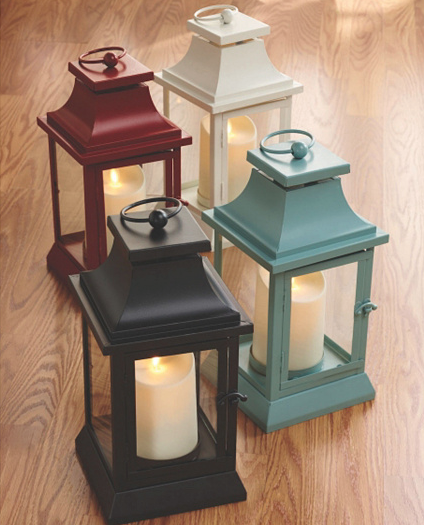 lot 23 image: Luminara 25 Heritage Indoor Outdoor Lantern with Flameless Candle & Remote - RED