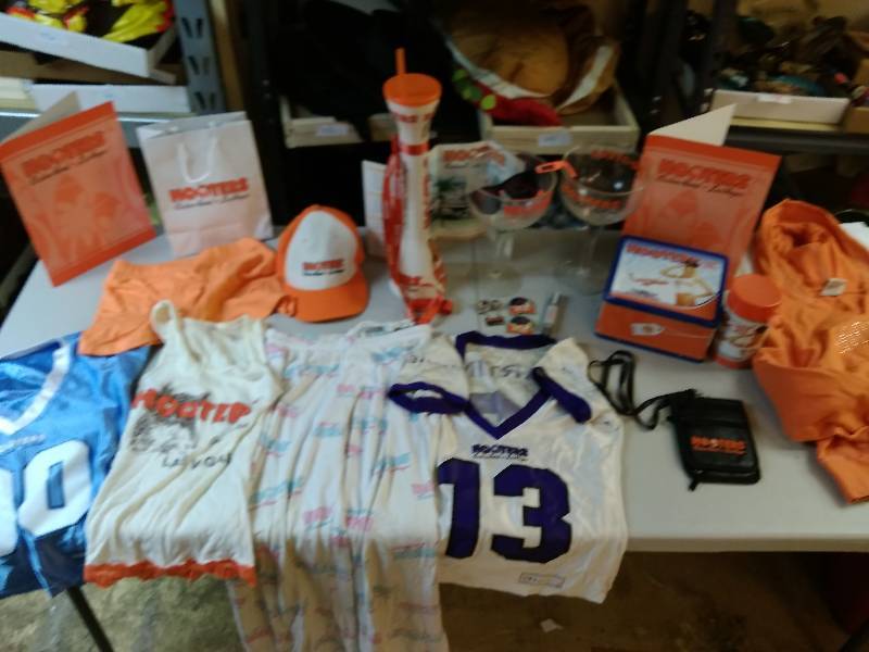 Large Hooters Lot