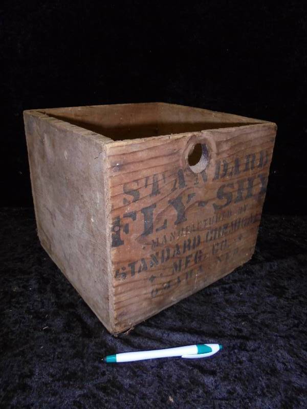 lot 10 image: Fly-Shy Wood Box, 9x11x11