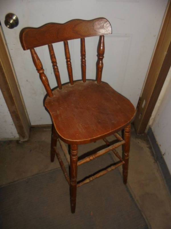 lot 27 image: Wood Stool
