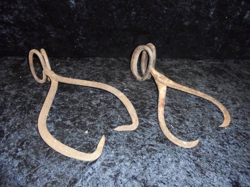 lot 50 image: Pair - Tonges