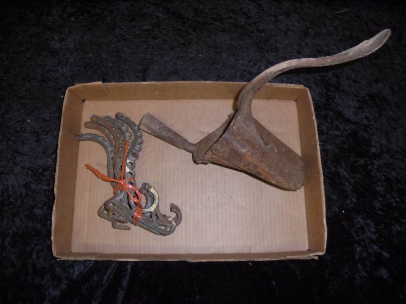 lot 55 image: Vintage Metal Brackets, Planter