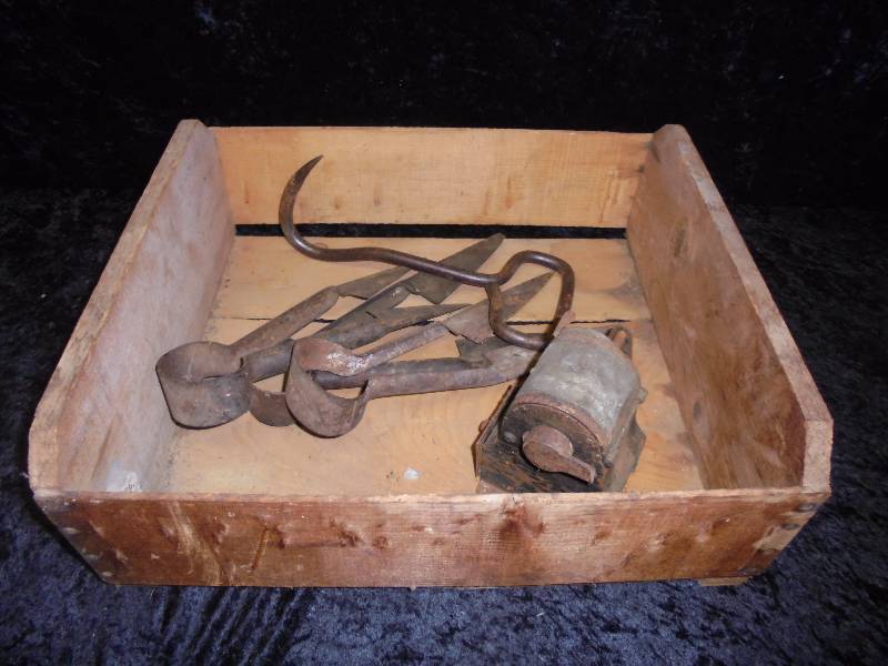 lot 56 image: Wood Box wSheep Shears, Old Pencil Sharpener