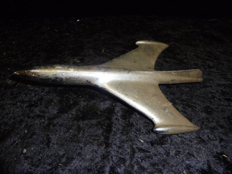 lot 59 image: Delta Car Hood Ornament
