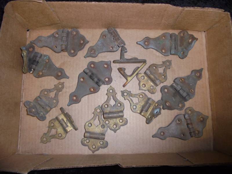 lot 60 image: Vintage Hinges
