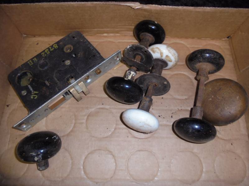 lot 69 image: Lot - Door Knobs, etc