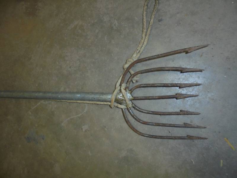 lot 83 image: Fishing Spear