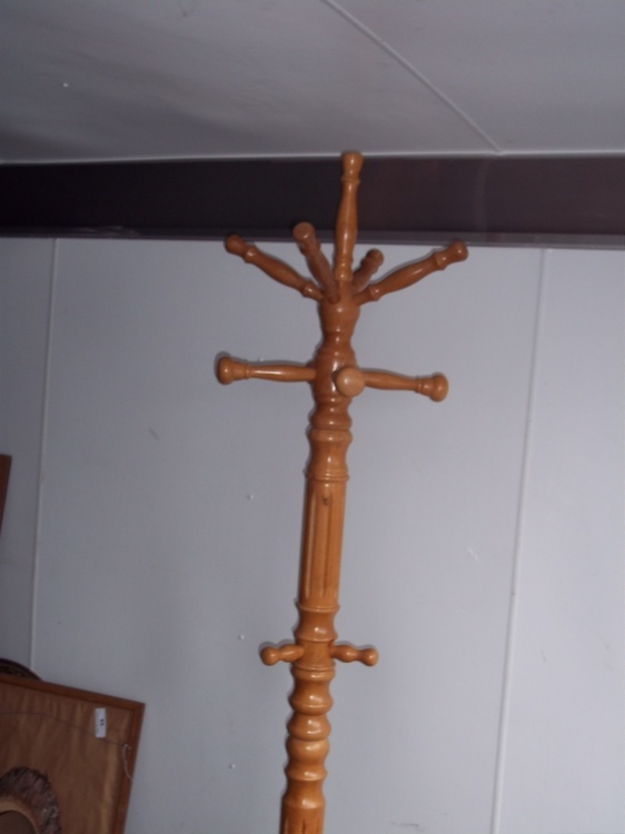 Hat tree 74 tall