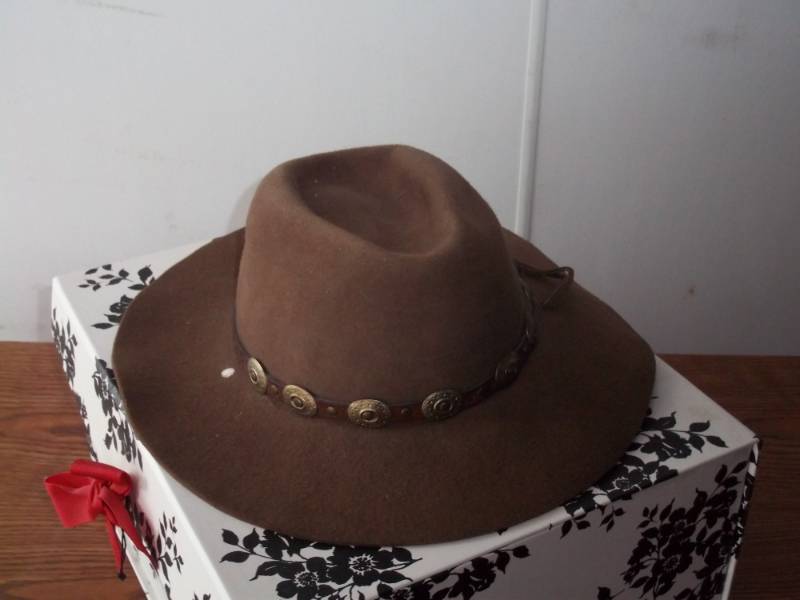 Brown hat size large 90% wool with box