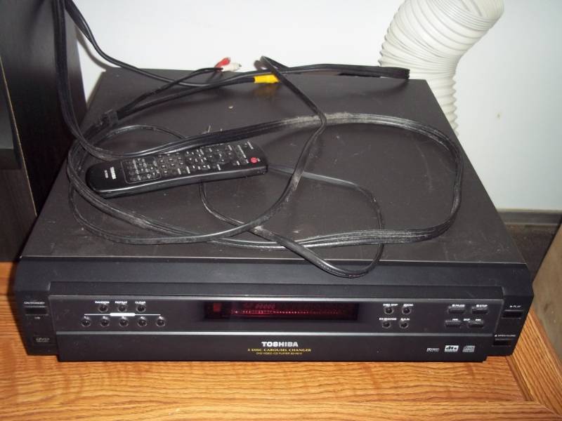 5 disc Toshiba DVDCD player with remote