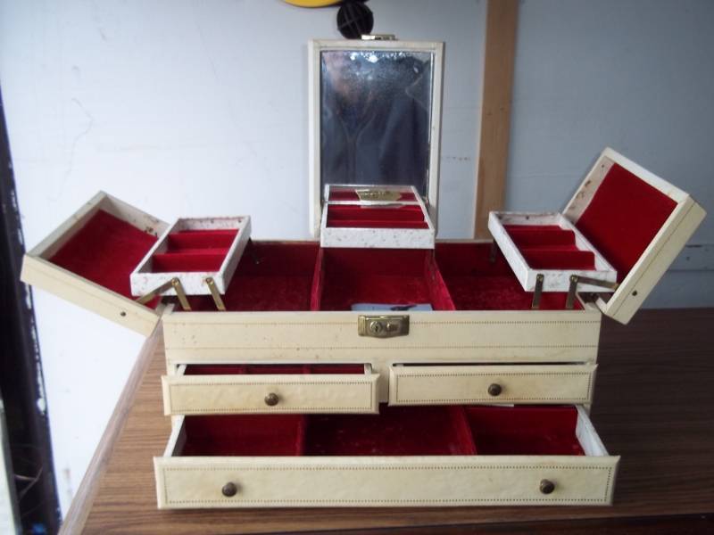 Vintage jewelry box with key