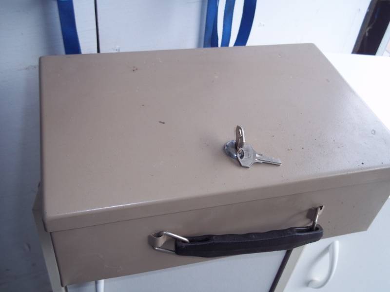 Lock box with key 13 x 9 x 4