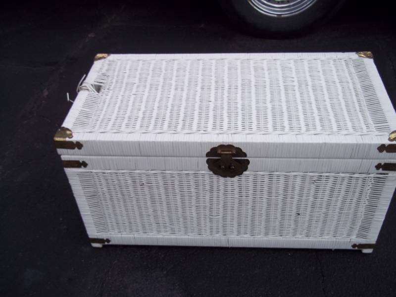 White wicker trunk 32 x 16 x 16