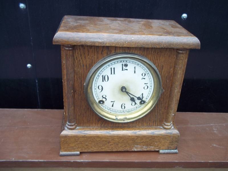 Vintage wind up clock with key 9 x 5 x 10