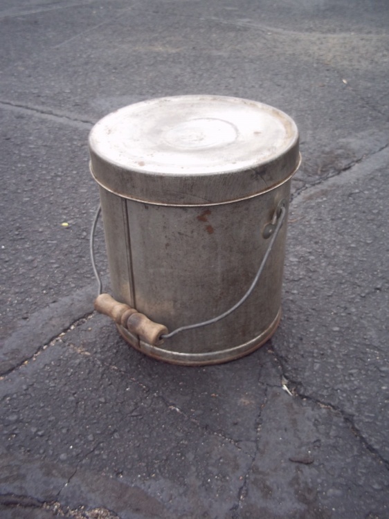 Vintage 2 gallon tin pail with cover