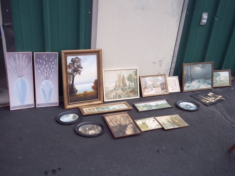 Assortment of 17 pictures