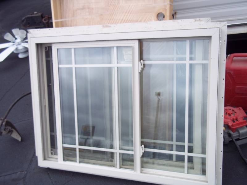 Vinyl sliding window 50 x 39